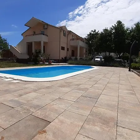 Matea Vica Apartman, *